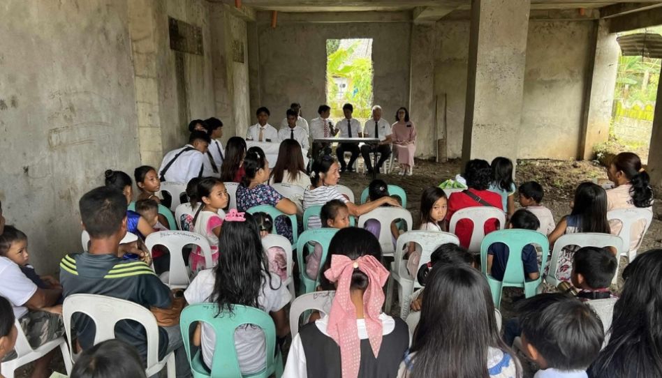 missionários transformam estrutura vazia, Sicud Filipinas